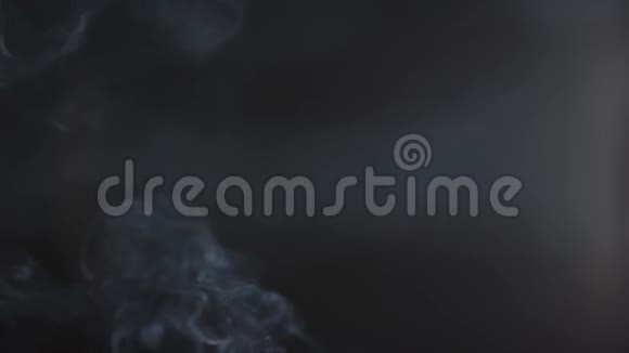 黑底飘烟暗处迷雾大气视频的预览图