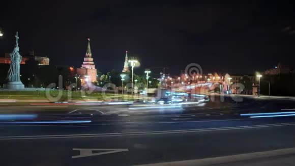莫斯科时间推移莫斯科市中心交通繁忙克里姆林宫地区晚上全景拍摄视频的预览图