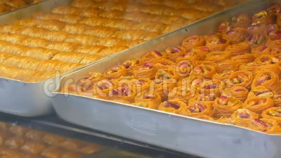 甜点是土耳其式的在伊斯坦布尔食品店出售的Lokum菜肴传统的甜酒很多不同的视频的预览图