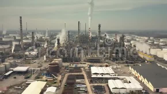 大型化工厂高空超移视频的预览图