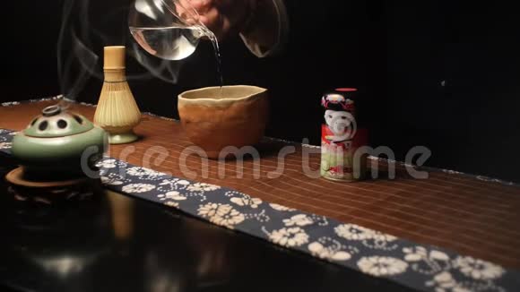 师父用特制的水煮日本茶视频的预览图