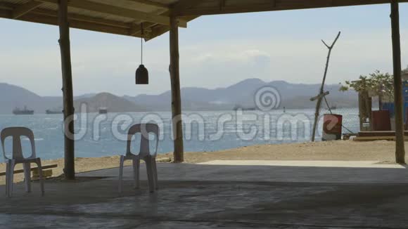 海滩小屋背景是海视频的预览图