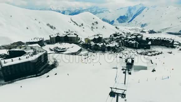 山顶景观和滑雪场视频的预览图