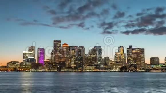 美国波士顿市中心两条线的时间推移波士顿海湾的船视频的预览图