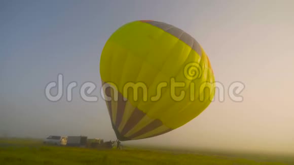 在航空节上充气和翱翔气球4K视频的预览图