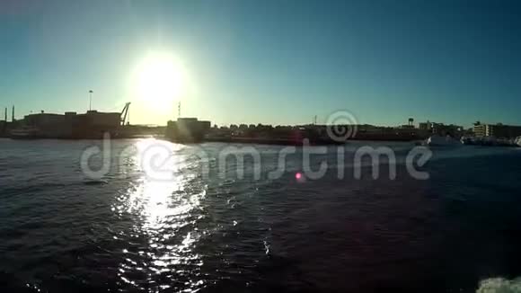 乘坐红海沉船的船视频的预览图