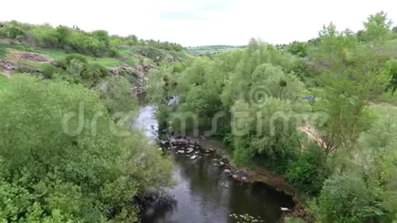 乌克兰峡谷中的Buki鸟村s视野视频的预览图