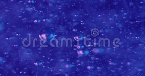 在液体凝胶中上升的气泡的宏观镜头视频的预览图
