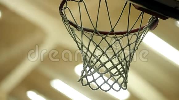 篮球篮圈的白网视频的预览图