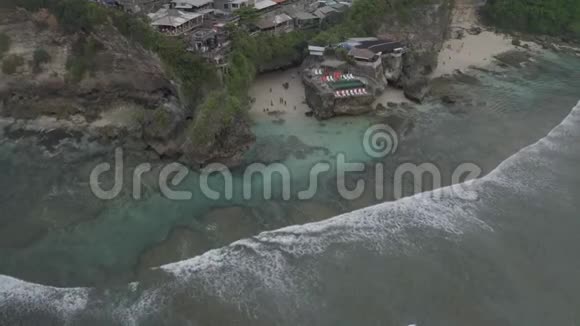 巴厘岛Uluatu单鳍海滩俱乐部4K无人驾驶飞机视频的预览图