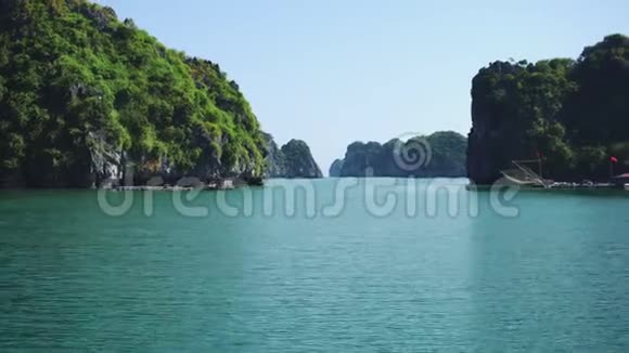 海龙湾美丽的蔚蓝泻湖水视频的预览图