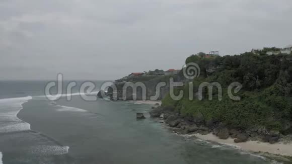 巴厘岛Uluatu单鳍海滩俱乐部4K无人驾驶飞机视频的预览图