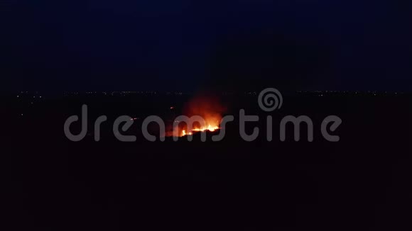 空中观景场的危险火灾夜火自然灾害视频的预览图