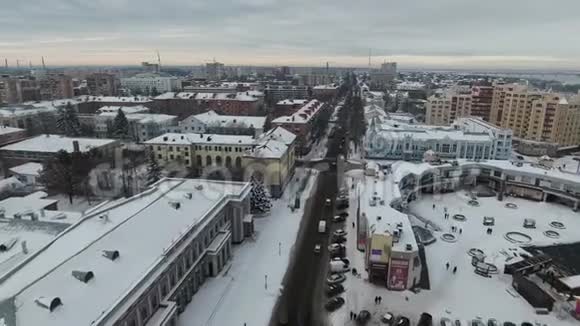 冬城雪中带鸟瞰视频的预览图