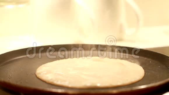 以麦粉为原料在高温条件下制作印度式小麦视频的预览图