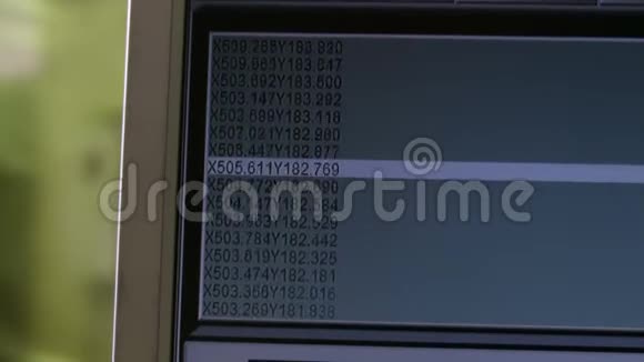 大型计算机屏幕可在工厂车间更换数字行视频的预览图