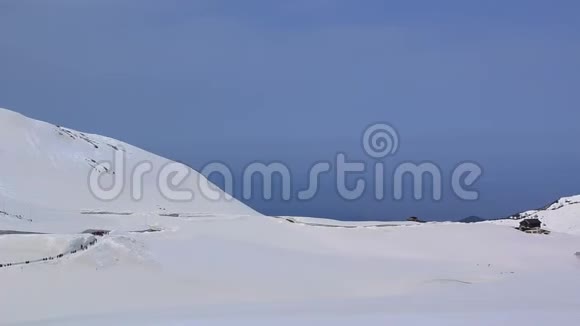 日本田山雪山峰视频的预览图