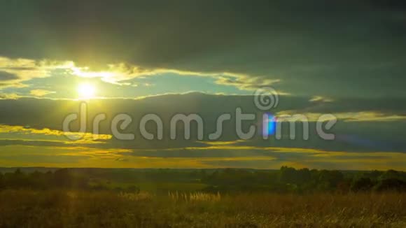 乡村景观与夕阳久久为功视频的预览图