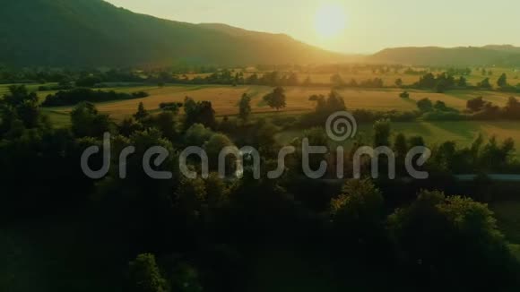 和平史诗农业景观无人机拍摄视频的预览图