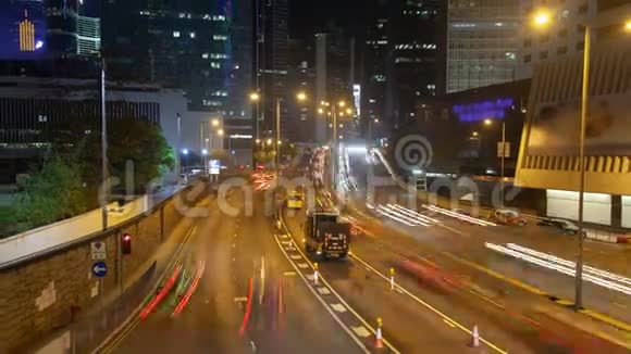 香港夜间交通与道路修复工作时间间隔中国放大视频的预览图