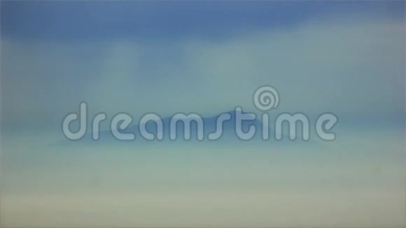 在雾中的岛屿视频的预览图