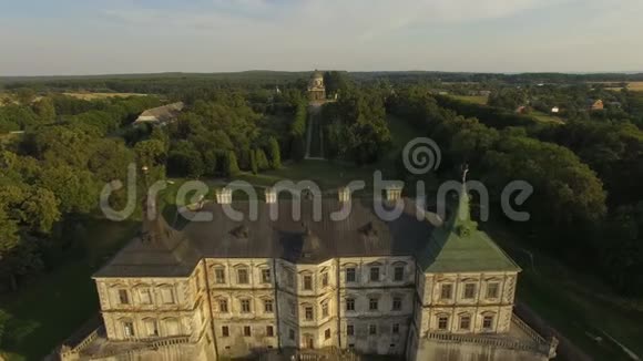 高空俯瞰古堡视频的预览图