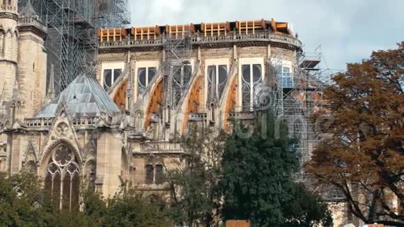 法国巴黎2019年9月火灾后巴黎圣母院火灾后正在进行的加固工作视频的预览图