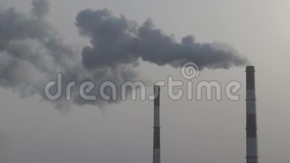 吸烟工厂烟囱环境污染的环境问题视频的预览图