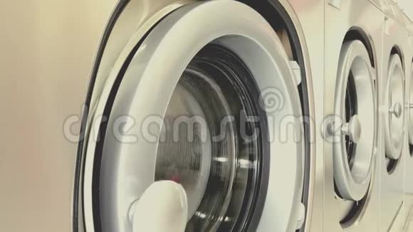 自助洗衣机工作视频的预览图