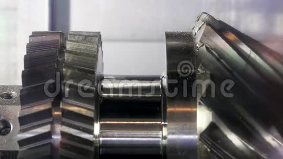 为工厂的旋转新金属齿轮工业概念媒体金属机件生产视频的预览图