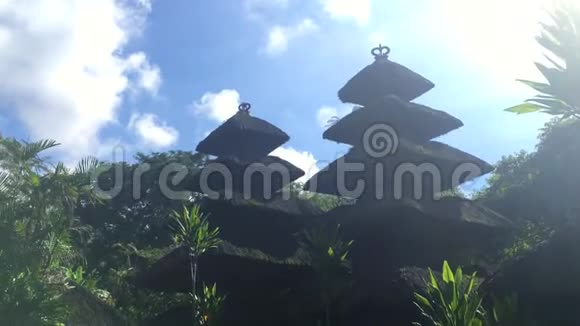 印度尼西亚巴厘岛的PuraLuhurBatukaru寺4k录像视频的预览图