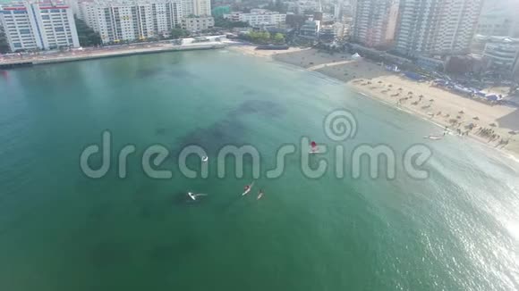 游艇运行在广加里海滩釜山韩国视频的预览图