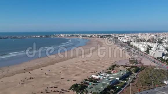 摩洛哥马拉喀什附近的埃萨乌伊拉海滩由上面的Drone提供视频的预览图