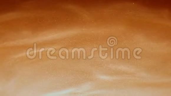 金色的闪亮的抽象的液体就像沙尘暴一样把波浪移到一边闪闪发光视频的预览图