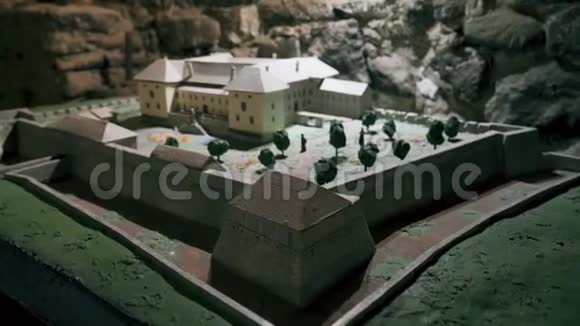 由木头制成的城堡模型空中摄像机4k视频的预览图