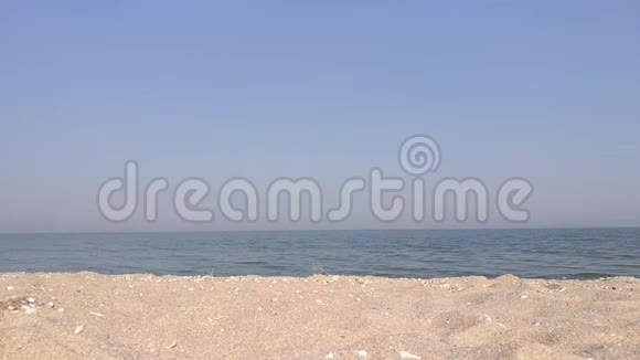 阿佐夫海沙滩贝壳和海浪视频的预览图
