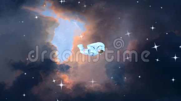 云层中的宇航员视频的预览图