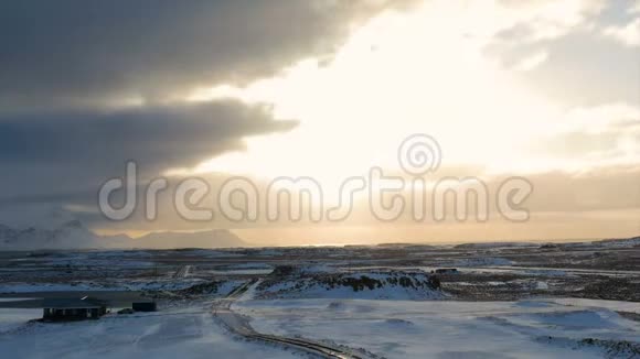 冬季时光流逝的冰岛山脉视频的预览图