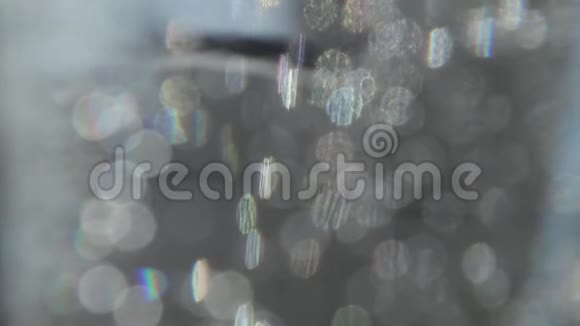 模糊抽象背景干净的气泡水在透明玻璃烧杯关闭视频的预览图