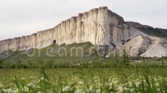 白岩或BelayaScalaRockAqKaya克里米亚的美丽景观视频的预览图