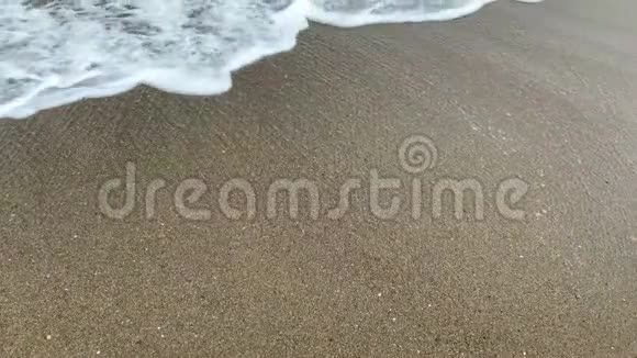 永久海水滋润沙滩视频的预览图