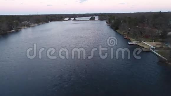 鸟瞰木材湖威廉斯敦新泽西州视频的预览图