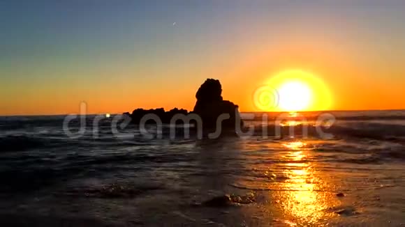 德尼拉斯罗塔斯海滩日出视频的预览图