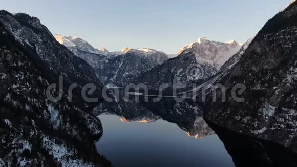 日落于山湖上有倒影德国4k视频的预览图