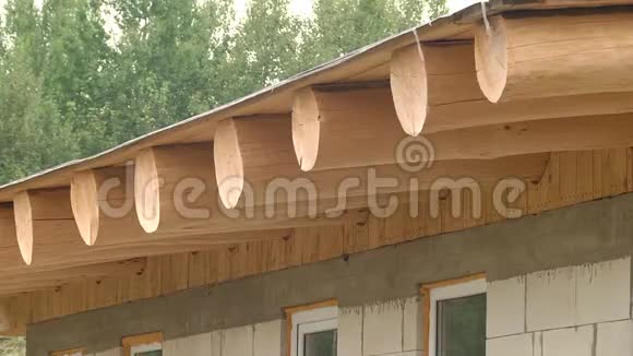 木制横梁天花板建设一个村居视频的预览图