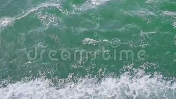 海浪在海上视频的预览图