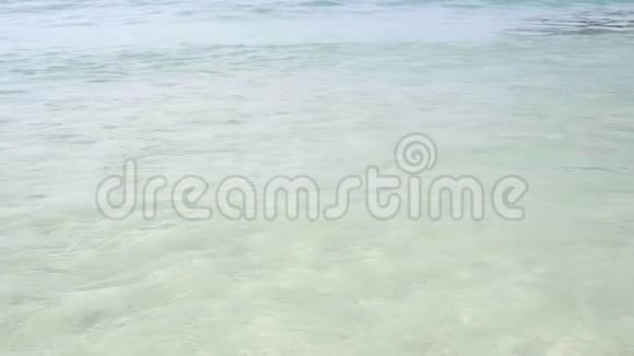 安达曼海的温柔波浪视频的预览图