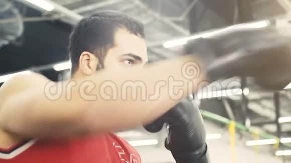 拳击手有训练视频的预览图