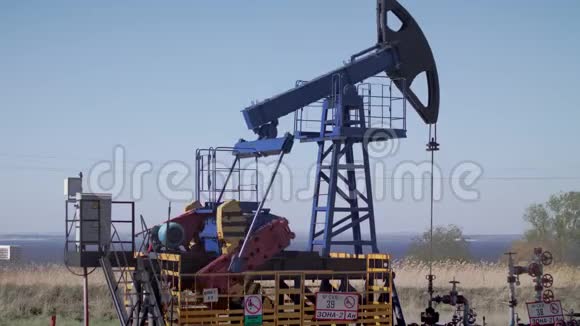 地面石油生产视频的预览图