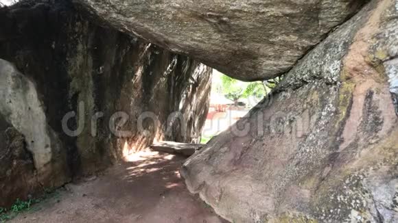 阿努拉达普拉斯里兰卡洞穴内部视频的预览图